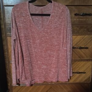 Women's Long Sleeve V-Neck Top in Dusty Orange/Rust